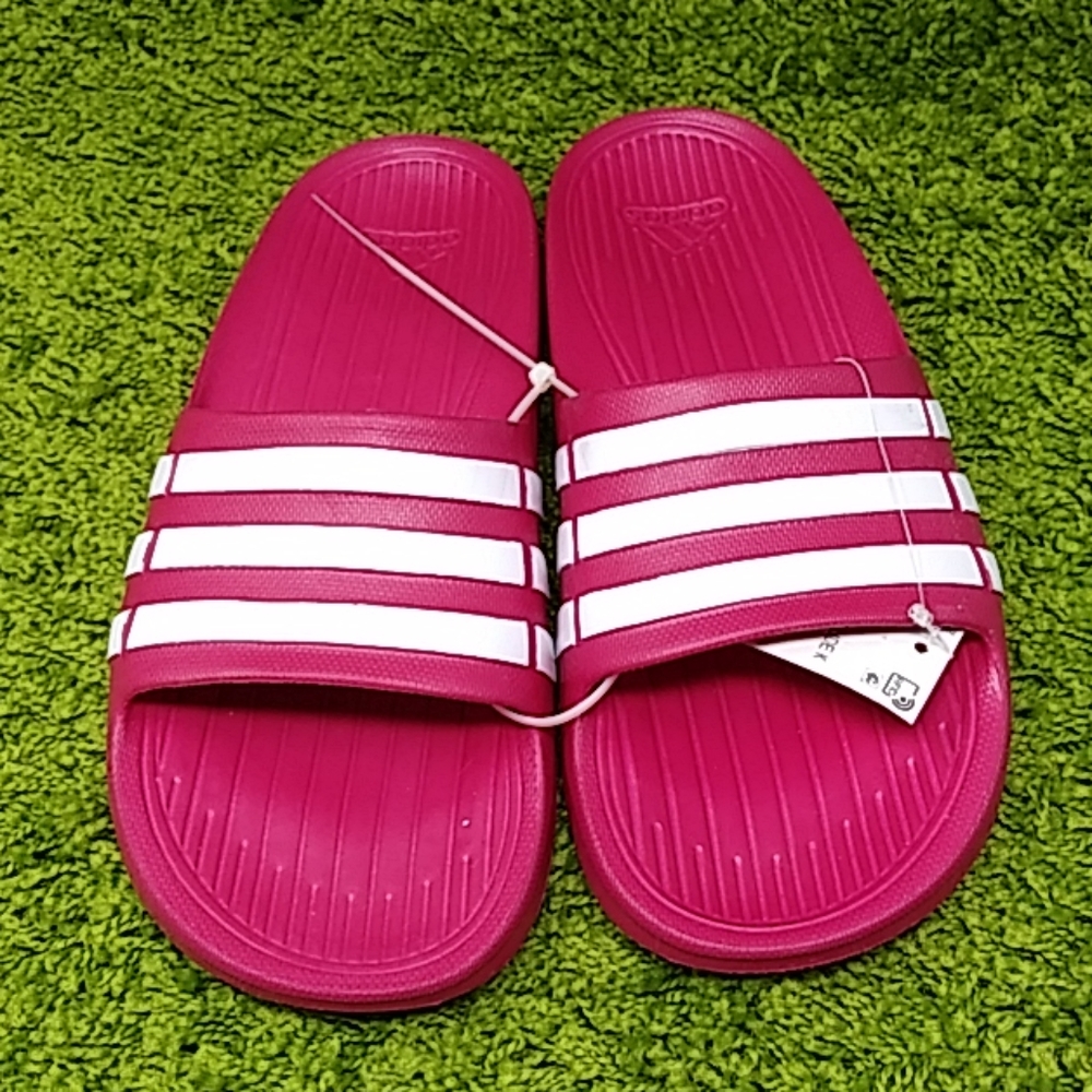 NEW ADIDAS SLIDES FOR GIRLS SIZE VARIOUS